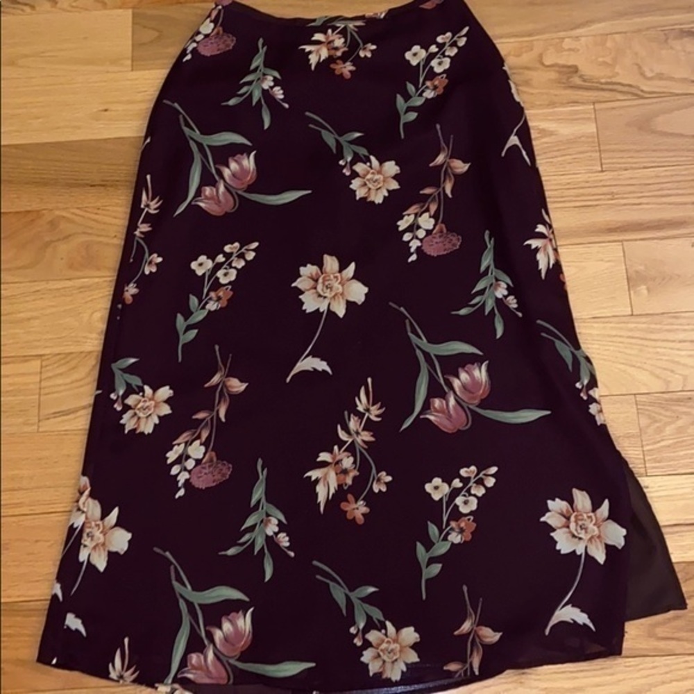 Flowered dainty lined skirt, size 8